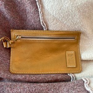 Portland leather goods Adriana in honeycomb
